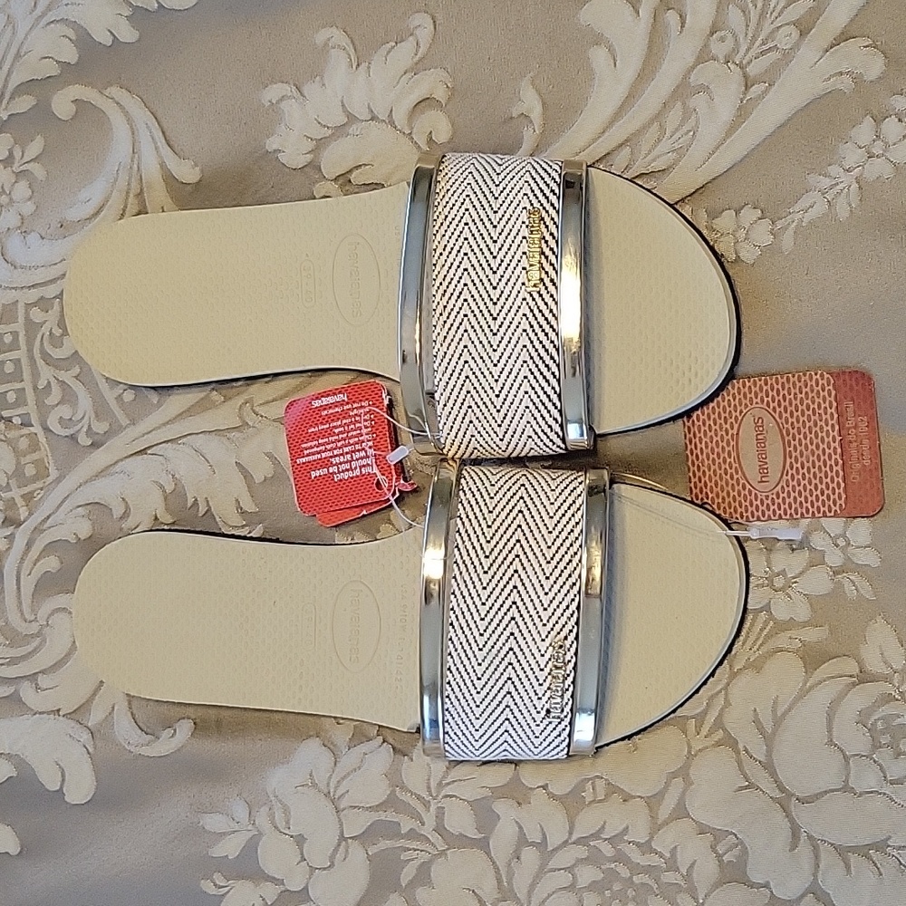 NWT Havaianas Flat Sandals size 9/10